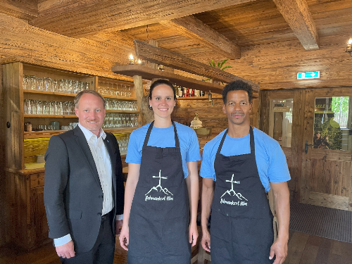 Neueröffnung der Schmankerl-Alm in Hofen